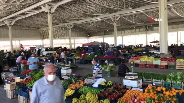 - Tam kapanmanın ikinci pazarı açıldı, sosyal mesafeli alışveriş başladı - Tam kapanmanın ikinci pazarı açıldı, sosyal mesafeli alışveriş başladı