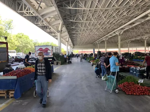 - Tam kapanmanın ikinci pazarı açıldı, sosyal mesafeli alışveriş başladı - Tam kapanmanın ikinci pazarı açıldı, sosyal mesafeli alışveriş başladı