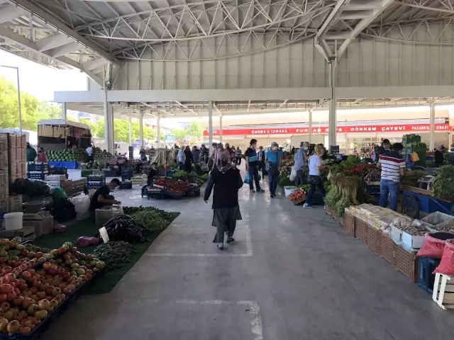 - Tam kapanmanın ikinci pazarı açıldı, sosyal mesafeli alışveriş başladı - Tam kapanmanın ikinci pazarı açıldı, sosyal mesafeli alışveriş başladı