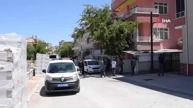 Terastan düşen kadın ağır yaralandı Terastan düşen kadın ağır yaralandı