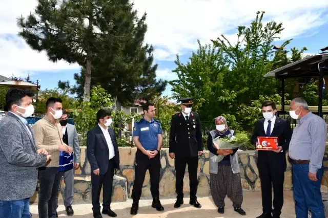 Tufanbeyli'de şehit ve engelli aileler bayramda yalnız bırakılmadı Tufanbeyli'de şehit ve engelli aileler bayramda yalnız bırakılmadı