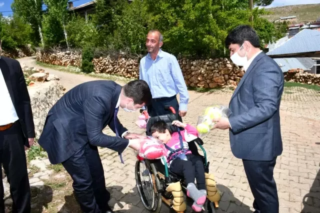 Tufanbeyli'de şehit ve engelli aileler bayramda yalnız bırakılmadı Tufanbeyli'de şehit ve engelli aileler bayramda yalnız bırakılmadı
