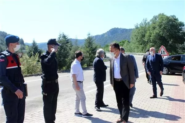 Vali Şentürk, SakaryaBilecik karayolundaki uygulama noktalarına ziyaret Vali Şentürk, SakaryaBilecik karayolundaki uygulama noktalarına ziyaret