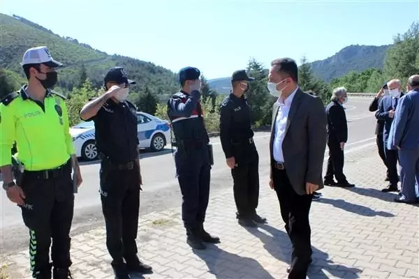 Vali Şentürk, SakaryaBilecik karayolundaki uygulama noktalarına ziyaret Vali Şentürk, SakaryaBilecik karayolundaki uygulama noktalarına ziyaret