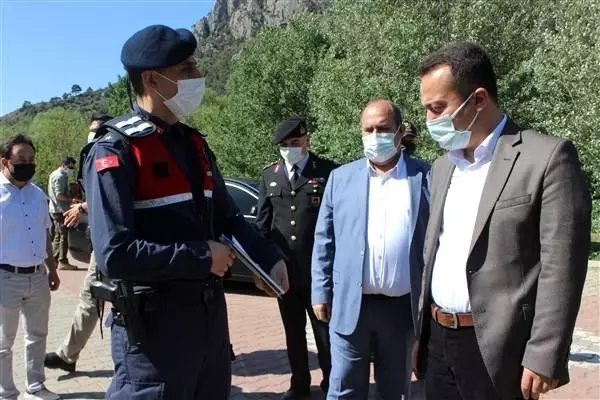 Vali Şentürk, SakaryaBilecik karayolundaki uygulama noktalarına ziyaret Vali Şentürk, SakaryaBilecik karayolundaki uygulama noktalarına ziyaret
