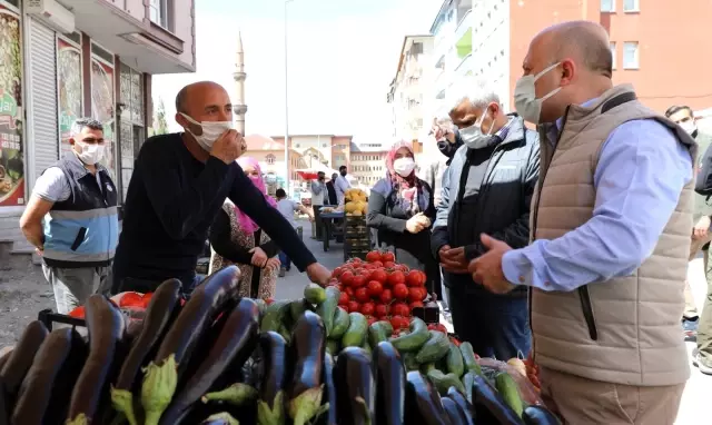 Vali Varol semt pazarında denetim gerçekleştirdi Vali Varol semt pazarında denetim gerçekleştirdi