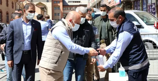 Vali Varol semt pazarında denetim gerçekleştirdi Vali Varol semt pazarında denetim gerçekleştirdi