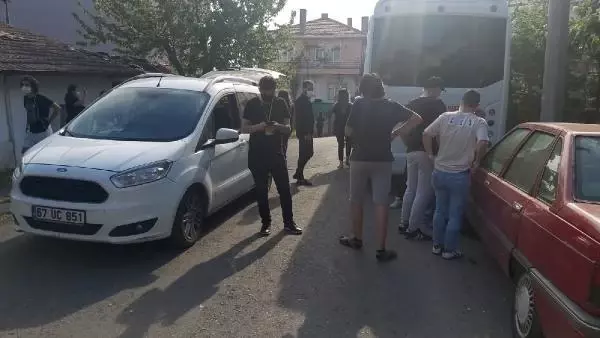 YOL VERME KAVGASINDA 5 KİŞİ YARALANDI YOL VERME KAVGASINDA 5 KİŞİ YARALANDI