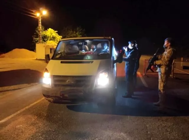 Son dakika! Zonguldak'ta jandarmanın tam kapanma denetimleri sürüyor Son dakika! Zonguldak'ta jandarmanın tam kapanma denetimleri sürüyor
