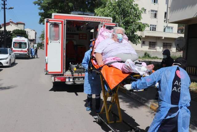 200 kiloluk koronalı hasta, balkon demirleri kesilerek evden çıkarıldı 200 kiloluk koronalı hasta, balkon demirleri kesilerek evden çıkarıldı