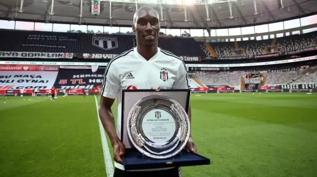 38 yaşındaki Atiba Hutchinson, tarihe adını altın harflerle yazdırdı 38 yaşındaki Atiba Hutchinson, tarihe adını altın harflerle yazdırdı