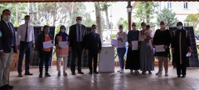 Artık 'kraliçe arılar' kraliçelere emanet Artık 'kraliçe arılar' kraliçelere emanet