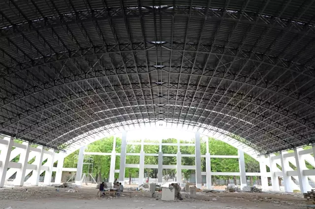 Atatürk Kapalı Spor Salonu'nda sona yaklaşıldı Atatürk Kapalı Spor Salonu'nda sona yaklaşıldı