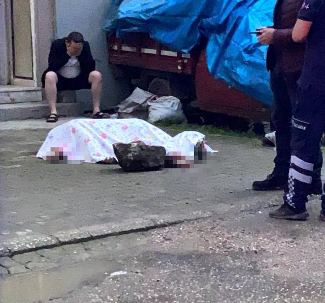 bursa da 5 kattan dusen yasli adam hayatini kaybetti
