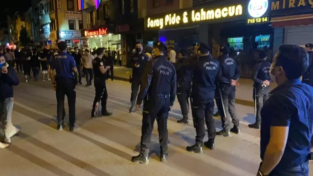 Bursa'da kısıtlamaya rağmen şampiyonluk kutlaması Bursa'da kısıtlamaya rağmen şampiyonluk kutlaması