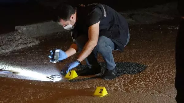 Son dakika haberi... Çorum'da iş yerinde çıkan kavga sokakta silahlı çatışmaya dönüştü: 2 yaralı Son dakika haberi... Çorum'da iş yerinde çıkan kavga sokakta silahlı çatışmaya dönüştü: 2 yaralı