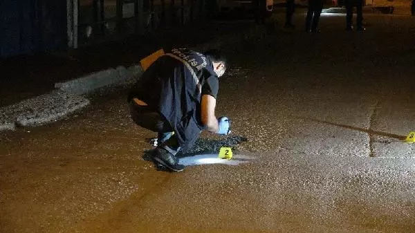 Son dakika haberi... Çorum'da iş yerinde çıkan kavga sokakta silahlı çatışmaya dönüştü: 2 yaralı Son dakika haberi... Çorum'da iş yerinde çıkan kavga sokakta silahlı çatışmaya dönüştü: 2 yaralı
