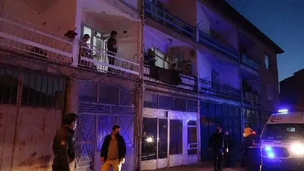 Son dakika haberi... Çorum'da iş yerinde çıkan kavga sokakta silahlı çatışmaya dönüştü: 2 yaralı Son dakika haberi... Çorum'da iş yerinde çıkan kavga sokakta silahlı çatışmaya dönüştü: 2 yaralı