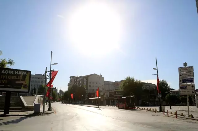 Turizm merkezlerinde 'tam kapanma' sessizliği sürüyor Turizm merkezlerinde 'tam kapanma' sessizliği sürüyor
