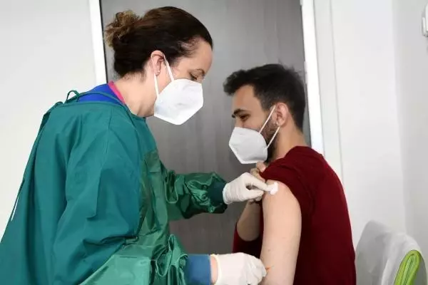 DOÇ. DR. ALTINTAŞ KORONAVİRÜS AŞISI ÖNCESİ VE SONRASI 6 SAAT UYUYUN DOÇ. DR. ALTINTAŞ KORONAVİRÜS AŞISI ÖNCESİ VE SONRASI 6 SAAT UYUYUN