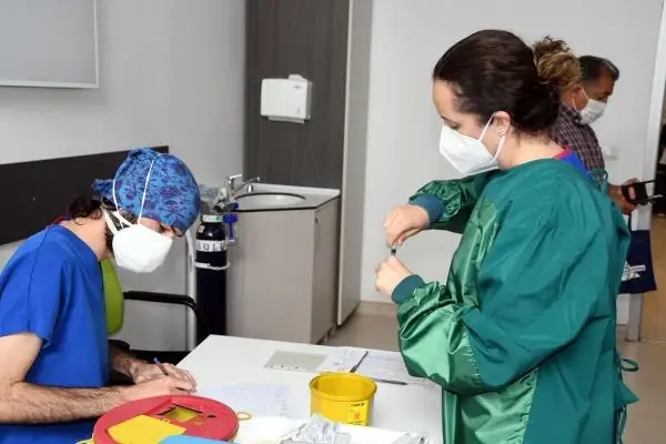 DOÇ. DR. ALTINTAŞ KORONAVİRÜS AŞISI ÖNCESİ VE SONRASI 6 SAAT UYUYUN DOÇ. DR. ALTINTAŞ KORONAVİRÜS AŞISI ÖNCESİ VE SONRASI 6 SAAT UYUYUN