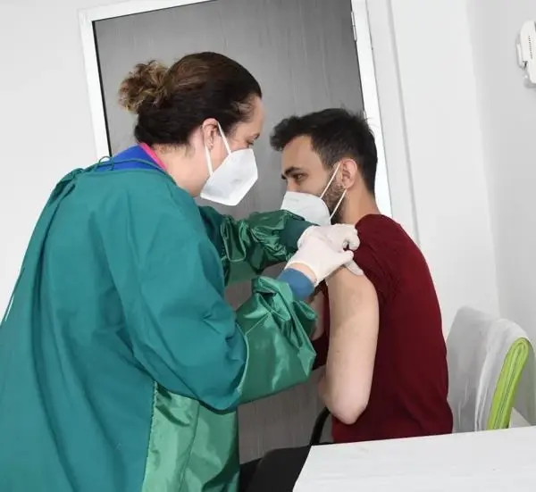 DOÇ. DR. ALTINTAŞ KORONAVİRÜS AŞISI ÖNCESİ VE SONRASI 6 SAAT UYUYUN DOÇ. DR. ALTINTAŞ KORONAVİRÜS AŞISI ÖNCESİ VE SONRASI 6 SAAT UYUYUN