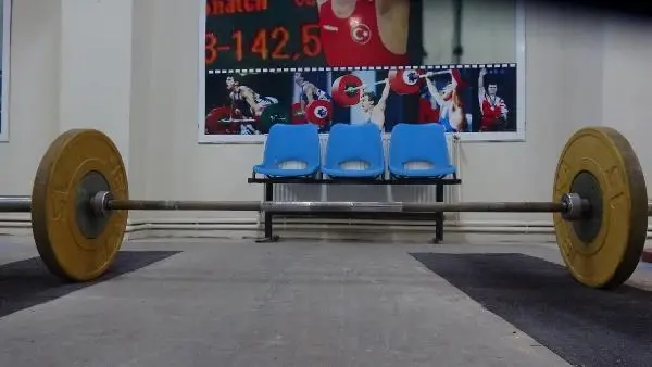 SPOR Dünya şampiyonu Ayşegül Çakın, halter idmanlarını adının verildiği salonda yapıyor SPOR Dünya şampiyonu Ayşegül Çakın, halter idmanlarını adının verildiği salonda yapıyor