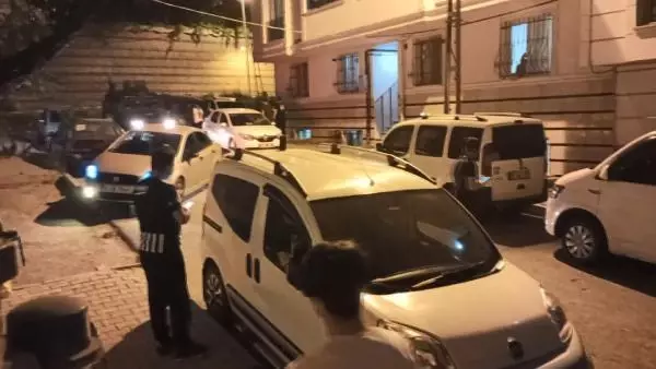 Esenyurt'un gençleri polisi görünce afalladı! Şampiyonluğu kutlamak isterken arabayı vurdu Esenyurt'un gençleri polisi görünce afalladı! Şampiyonluğu kutlamak isterken arabayı vurdu