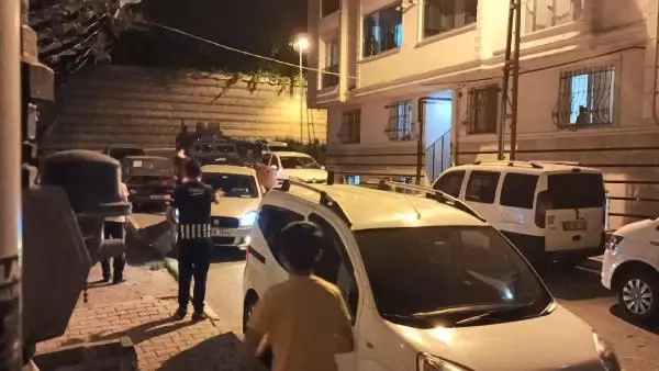 Esenyurt'un gençleri polisi görünce afalladı! Şampiyonluğu kutlamak isterken arabayı vurdu Esenyurt'un gençleri polisi görünce afalladı! Şampiyonluğu kutlamak isterken arabayı vurdu