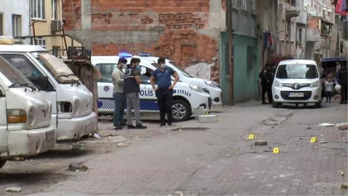 GAZİOSMANPAŞA'DA MAHALLE KAVGASI KANLI BİTTİ: 3 YARALI