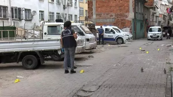 GAZİOSMANPAŞA'DA MAHALLE KAVGASI KANLI BİTTİ: 3 YARALI