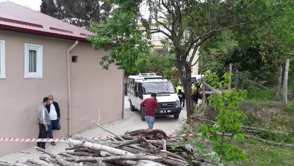 Giresun'da baltalı dehşet: Annesini öldürdü, kardeşini ve 2 polisi yaraladı Giresun'da baltalı dehşet: Annesini öldürdü, kardeşini ve 2 polisi yaraladı