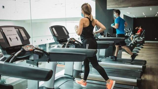 Halı saha tutkunlarına kötü haber! Spor salonları da tedbirler dolayısıyla kısıtlamalardan etkilendi Halı saha tutkunlarına kötü haber! Spor salonları da tedbirler dolayısıyla kısıtlamalardan etkilendi