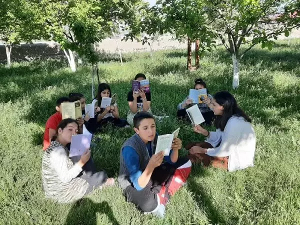 IĞDIR'DA 'BEN DE AİLEMLE KİTAP OKUYORUM' PROJESİ IĞDIR'DA 'BEN DE AİLEMLE KİTAP OKUYORUM' PROJESİ
