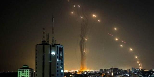 İsrail'in 'çok güvenli' Demir Kubbesi delindi! Hamas'ın attığı 920 füzeyi engelleyemedi İsrail'in 'çok güvenli' Demir Kubbesi delindi! Hamas'ın attığı 920 füzeyi engelleyemedi