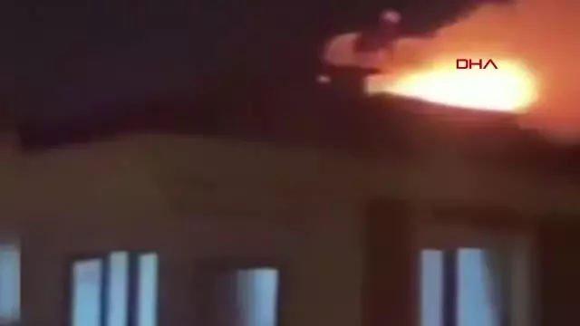 İSTANBUL-ESENLER'DE ŞAMPİYONLUK KUTLAMASINDA ATILAN HAVAİ FİŞEK YANGIN ÇIKARDI İSTANBUL-ESENLER'DE ŞAMPİYONLUK KUTLAMASINDA ATILAN HAVAİ FİŞEK YANGIN ÇIKARDI
