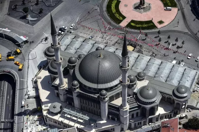 İstanbul'un tarihi ve turistik yerleri havadan görüntülendi İstanbul'un tarihi ve turistik yerleri havadan görüntülendi