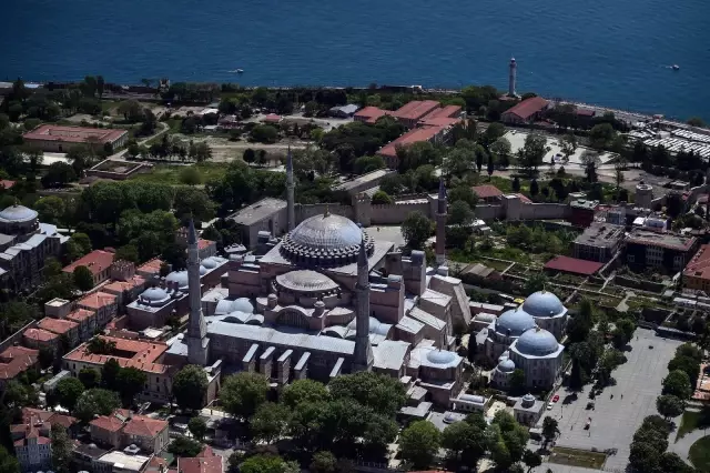 İstanbul'un tarihi ve turistik yerleri havadan görüntülendi İstanbul'un tarihi ve turistik yerleri havadan görüntülendi