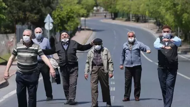 Kademeli normalleşmede iki doz aşı yaptıran 65 yaş ve üzeri ile 18 yaş altına sokağa çıkma kısıtlaması olmayacak Kademeli normalleşmede iki doz aşı yaptıran 65 yaş ve üzeri ile 18 yaş altına sokağa çıkma kısıtlaması olmayacak