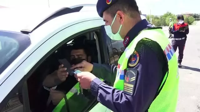 KIRIKKALE - Tam kapanma nın son gününde 43 ilin geçiş noktası kilit kavşak Kırıkkale'de denetimler artırıldı