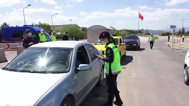 KIRIKKALE - Tam kapanma nın son gününde 43 ilin geçiş noktası kilit kavşak Kırıkkale'de denetimler artırıldı