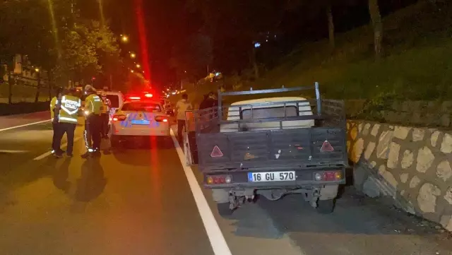 Son dakika! Kısıtlamada boş yolda duvara çarpan sürücü ile polis arasında ilginç diyalog Son dakika! Kısıtlamada boş yolda duvara çarpan sürücü ile polis arasında ilginç diyalog