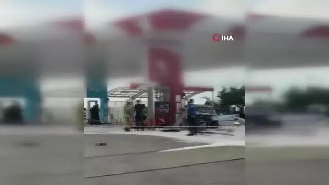 Arnavutköy'de kontrolden çıkan araç akaryakıt istasyonuna daldı Arnavutköy'de kontrolden çıkan araç akaryakıt istasyonuna daldı