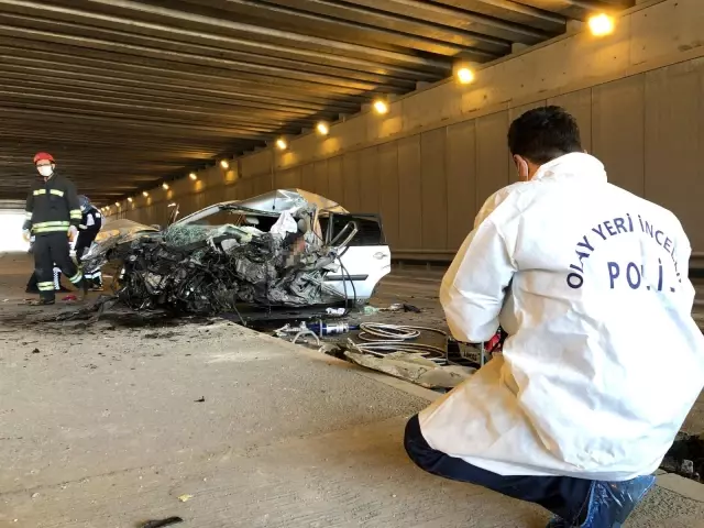 Kontrolden çıkan otomobil karşı şeritteki tıra çarptı: 1 ölü, 3 yaralı Kontrolden çıkan otomobil karşı şeritteki tıra çarptı: 1 ölü, 3 yaralı