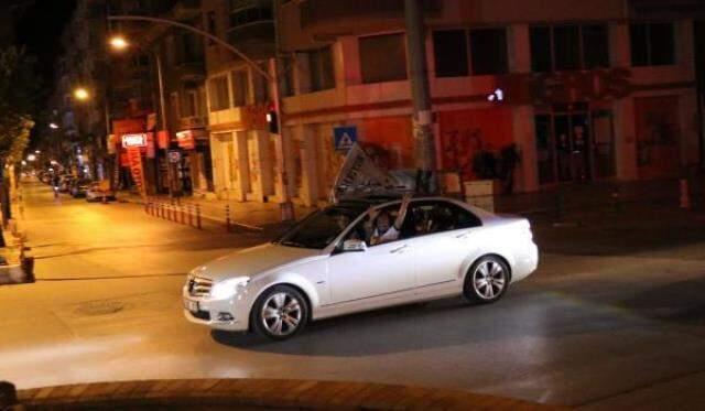 Maç bitti bayrağını kapan kendini dışarı attı! İşte il il şampiyonluk kutlamaları Maç bitti bayrağını kapan kendini dışarı attı! İşte il il şampiyonluk kutlamaları