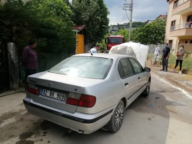 Markete gitmek için bindikleri otomobil bir anda alev aldı Markete gitmek için bindikleri otomobil bir anda alev aldı