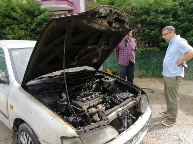 Markete gitmek için bindikleri otomobil bir anda alev aldı Markete gitmek için bindikleri otomobil bir anda alev aldı