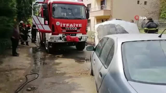 Markete gitmek için bindikleri otomobil bir anda alev aldı Markete gitmek için bindikleri otomobil bir anda alev aldı