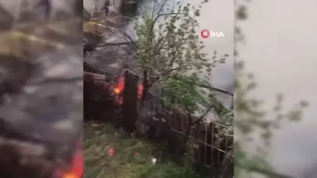 Müstakil evin bahçesinde çıkan yangın söndürüldü Müstakil evin bahçesinde çıkan yangın söndürüldü