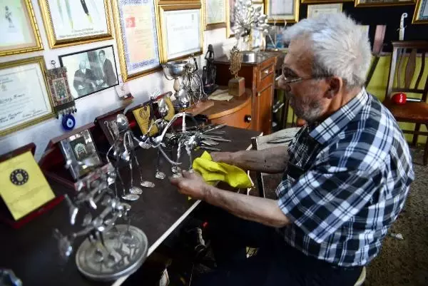 MUTFAK MALZEMELERİNİ SANAT ESERİNE DÖNÜŞTÜRÜYOR MUTFAK MALZEMELERİNİ SANAT ESERİNE DÖNÜŞTÜRÜYOR